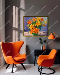 Nature morte florale peinte à l'acrylique de lys tigrés ou orange vif dans un vase en verre. Fond violet-bleu. Tableau encadré d'or, art floral, Installé dans un décor d'une salle d'attente ou de lecture aux murs gris bleu